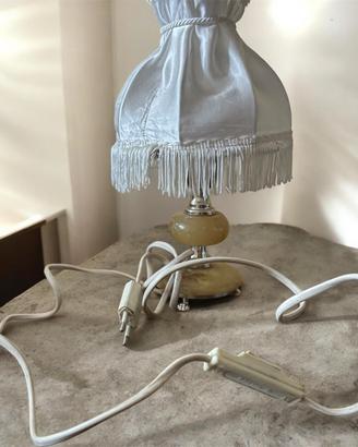 Piccola lampada da comodino vintage con base onice
