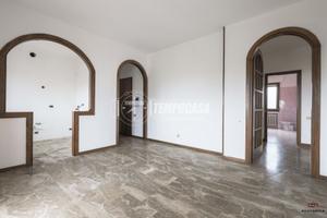 AMPIO QUADRILOCALE CON ASCENSORE E GARAGE