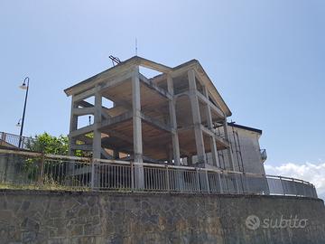 Struttura indipendente da ultimare