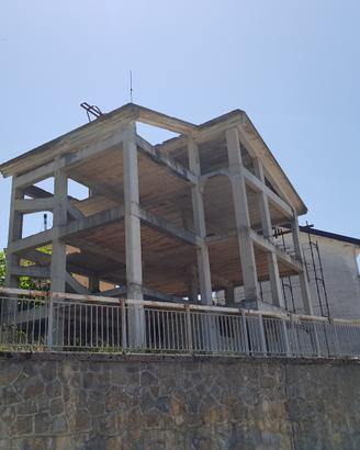 Struttura indipendente da ultimare
