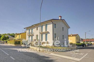 Appartamento di 80 m² con più di 5 locali e box au