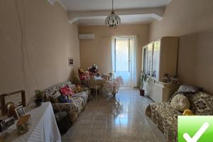 Ampio Appartamento Via Enotria 129 Mq