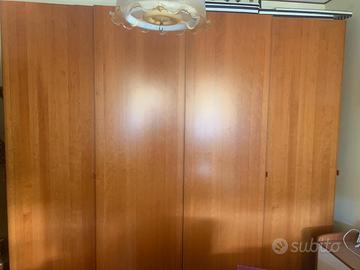 Armadio scorrevole in legno