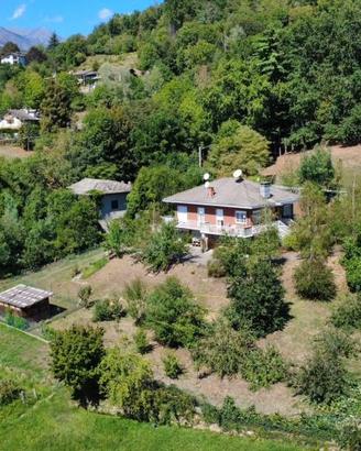 Villa di 260 m² con più di 5 locali e box auto dop