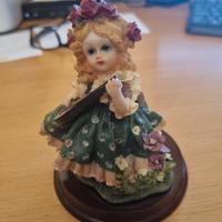 Statua vintage Donna ragazza con fiori strumento