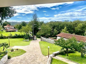 VILLA SINGOLA IMMERSA NELLA NATURA: TRICAMERE, ...