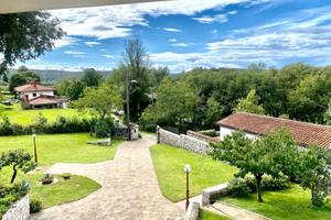 VILLA SINGOLA IMMERSA NELLA NATURA: TRICAMERE, ...