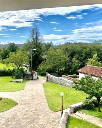 VILLA SINGOLA IMMERSA NELLA NATURA: TRICAMERE, ...