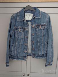 Nuova giacca di jeans