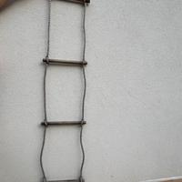 Giochi da giardino: scala in legno