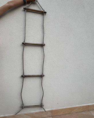 Giochi da giardino: scala in legno