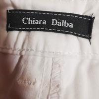 due pantaloni jeans bianco l'altro nero floreale