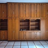 2 armadi a muro in legno su misura