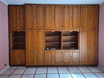 2 armadi a muro in legno su misura