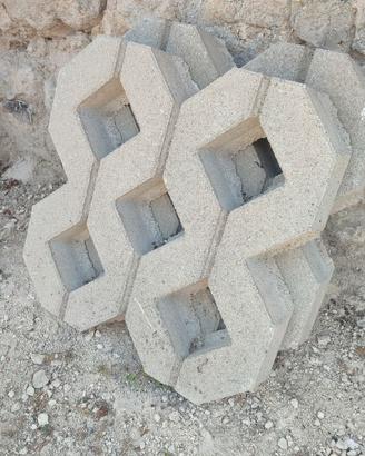 Grigliato drenante in calcestruzzo n. 4 pezzi