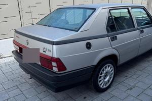 Alfa Romeo 75 1600 cc a carburatori