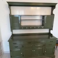 Credenza con piattaia