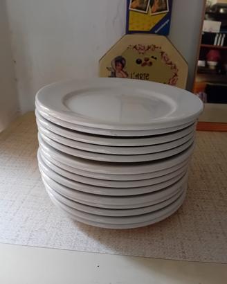 12 piatti tesi
