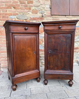 Coppia di comodini antiquariato.
