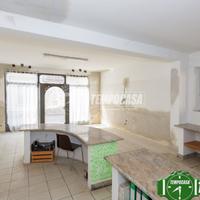 3 LOCALI CON POSTO AUTO AL PIANO TERRA