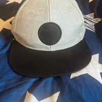 Cappello con visiera