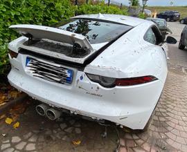 Jaguar F-Type Incidentata