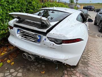 Jaguar F-Type Incidentata