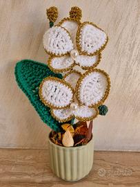 Pianta orchidea realizzata all'uncinetto 