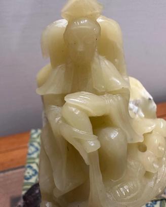 Statua in giada (o pietra dura) intagliata a mano 