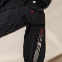 Felpa NIKE (nera, cappuccio, logo rosso)