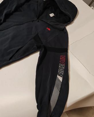 Felpa NIKE (nera, cappuccio, logo rosso)