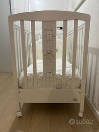 Lettino bimba/o con il set