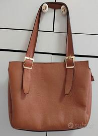 Borsa da donna vera pelle colore cuoio firmata.