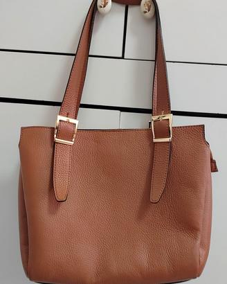 Borsa da donna vera pelle colore cuoio firmata.