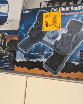 Joystick, throttle e pedaliera Saitek