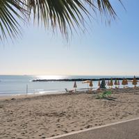 Cupra marittima a 10 metri dalla spiaggia