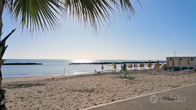 Cupra marittima a 10 metri dalla spiaggia