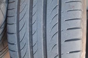 Cerchi e gomme Toyota Prius Plusvalore