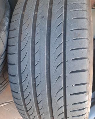 Cerchi e gomme Toyota Prius Plusvalore