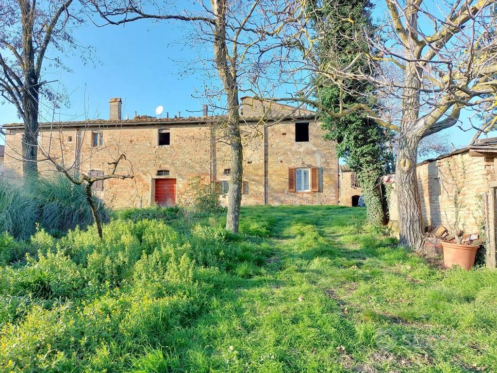 Rustico / Casale di 300 m² con più di 5 locali e b - Vista 4