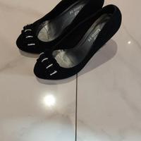 Scarpe in camoscio con tacco e strass numero 39