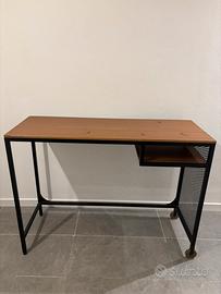 Scrivania / Tavolo laptop Ikea Fjallbo