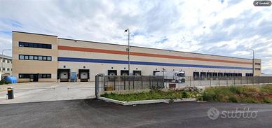Immobile di 11900 m² a Pomezia