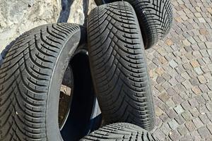 Quattro gomme invernali praticamente nuove