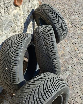 Quattro gomme invernali praticamente nuove