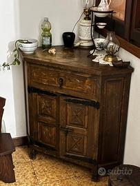 Mobile angolare in legno – stile antico