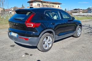 VOLVO XC40 MOMENTUM D3