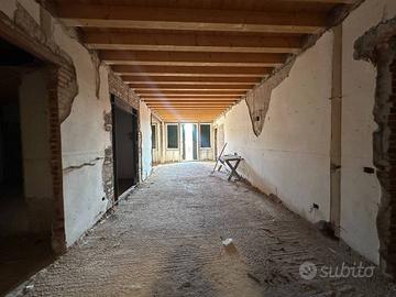 Appartamento di 250 m² con 5 locali e box auto a T