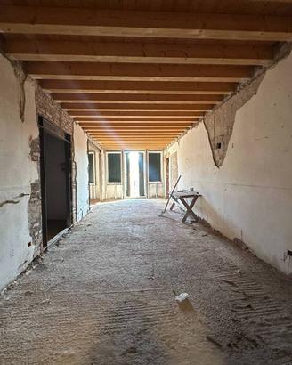 Appartamento di 250 m² con 5 locali e box auto a T