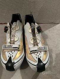 Scarpe per bici da corsa su strada marca DMT